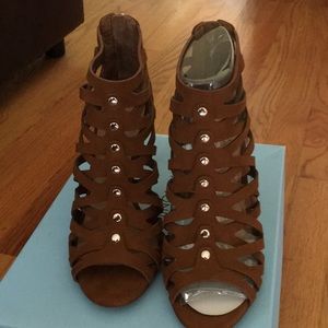 🔥SALE🔥NEVER WORN ANTONIO MELANI CAGED HEELS